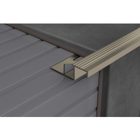 Szögletes lépcsőélvédő 11mm/2,5m olíva elox