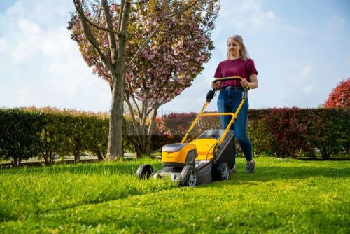 STIGA akkumulátoros fűnyíró COLLECTOR 48 S AE Kit