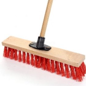 Útseprű 600mm nyelezett